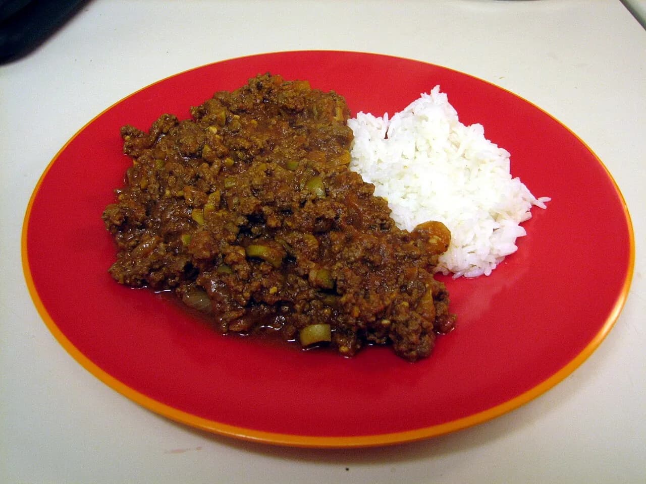 Foto da receita: Carne Moída Refogada Soltinha - Como refogar carne moída sem virar bolo cinza: panela quente, carne em partes e tempero na hora certa. A base do dia a dia para arroz, macarrão, tortas e pastéis.