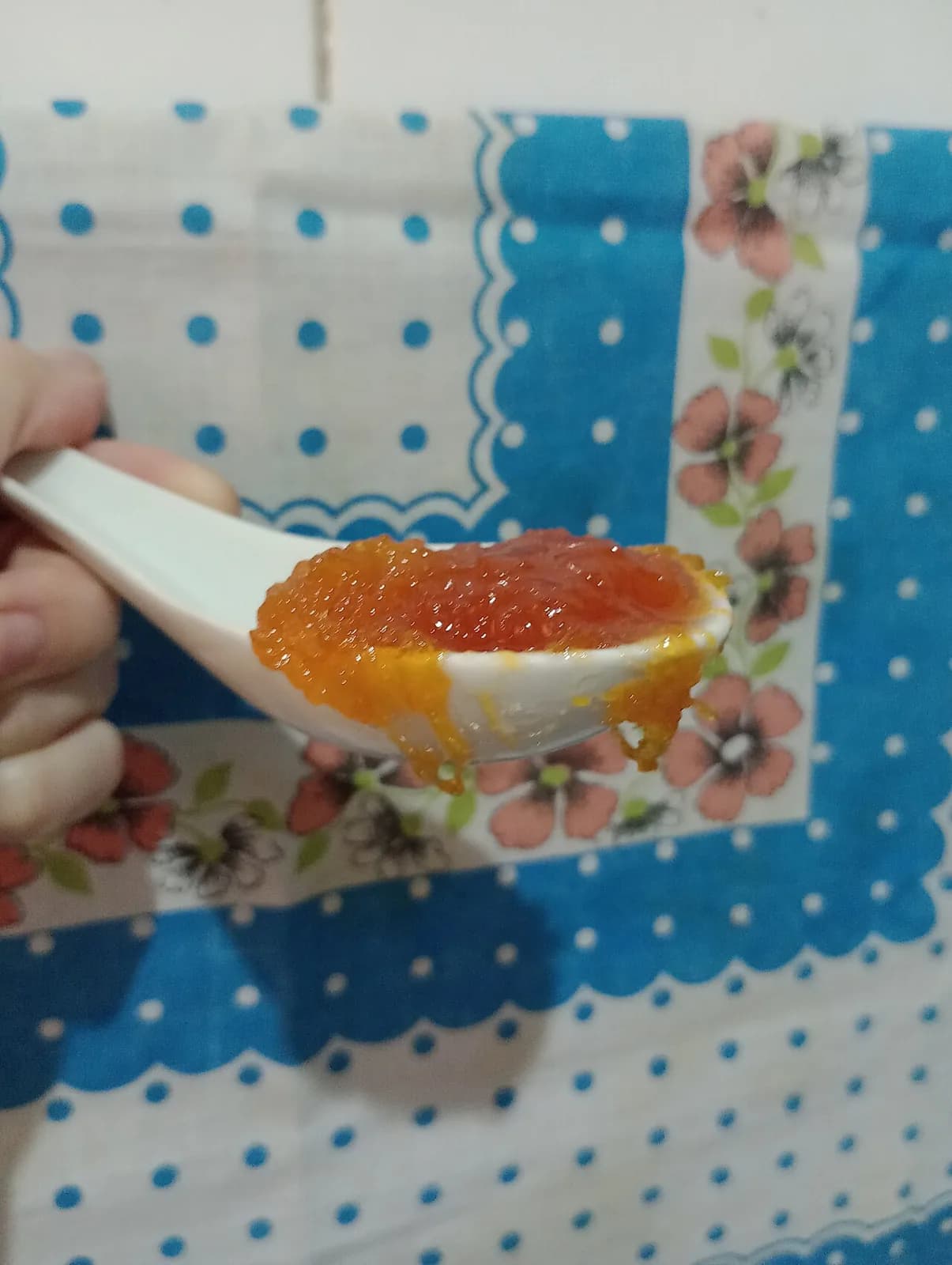 Foto da receita: Doce de Abóbora com Coco - Abóbora cozida com açúcar, cravo e coco ralado até virar um doce de colher denso e brilhante. Receita de fazenda que fica pronta em uma panela.