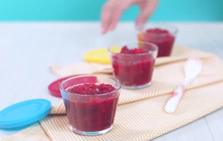 Foto da receita: Papinha de Beterraba Fortificante - Receita deliciosa de papinha fortificante, com apenas alguns ingredientes para dar um sabor especial e nutritivo.