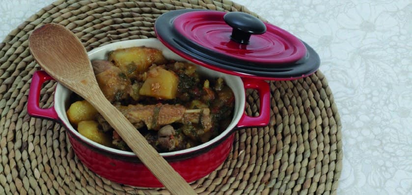 Foto da receita: Galinha Ensopada - Receita de família compartilhada por Maiara Till no projeto cultural da UNIFEBE.
