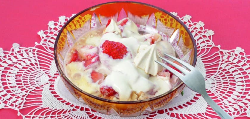 Foto da receita: Sobremesa de Morango - Receita de família compartilhada por Hallan Rhuan Dalagnoli no projeto cultural da UNIFEBE.